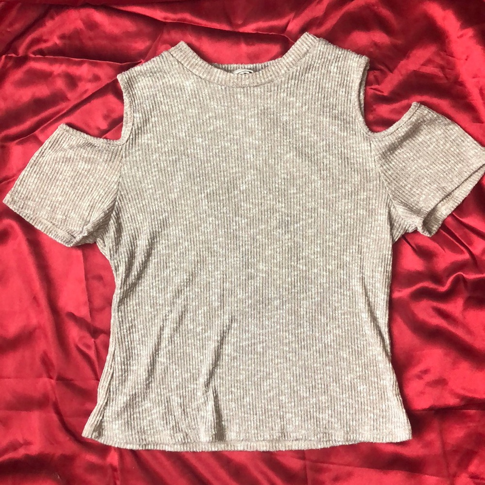 Cut Out Shoulder Short Sleeve Top